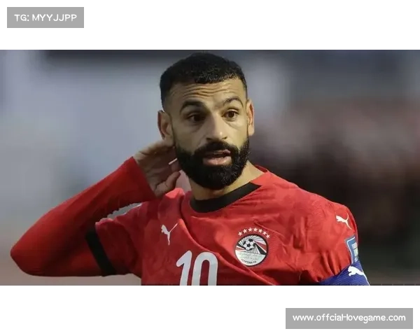 萨拉赫替补席凝视瞬间:非洲杯前与主帅的战术博弈 萨拉赫替补席凝视瞬间:非洲杯前与主帅的战术博弈