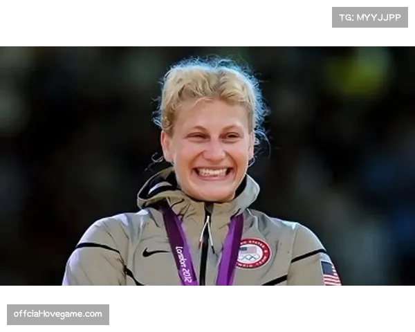 凯拉·哈里森卫冕女子雏量级冠军，努涅斯回归战失利